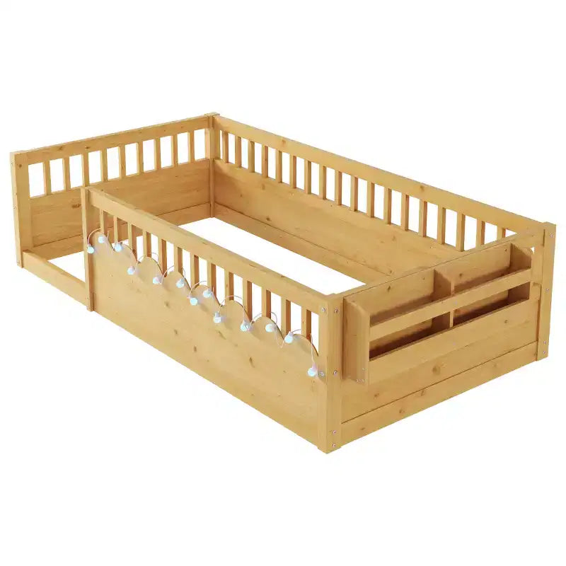 Cadre de lit en bois naturel avec barrières hautes, lumière intégrée et étagère de rangement pour enfants