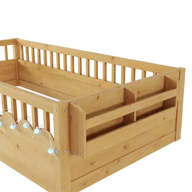 Cadre de lit en bois naturel avec barrières hautes, lumière intégrée et étagère de rangement pour enfants