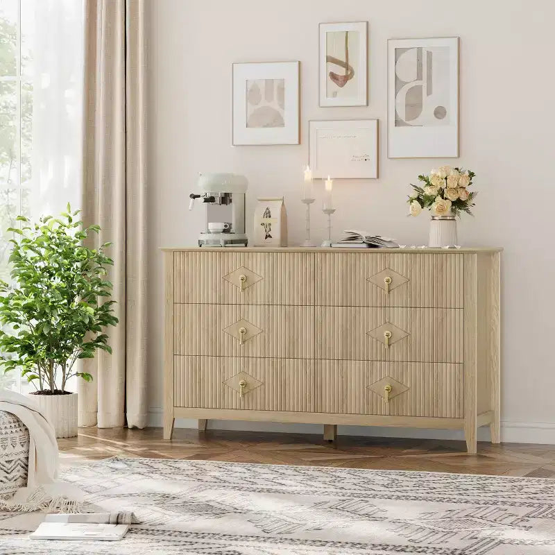 Commode cannelée à 6 tiroirs pour chambre à coucher, commode moderne de 137 cm de large avec poignées en métal, organisateur de commode en bois