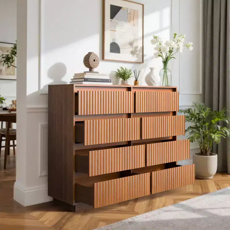 Commode à 8 tiroirs de 132 cm de largeur avec panneau cannelé à motif ondulé