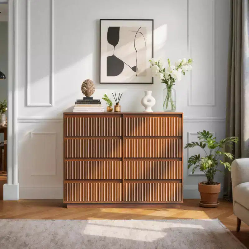 Commode à 8 tiroirs de 132 cm de largeur avec panneau cannelé à motif ondulé