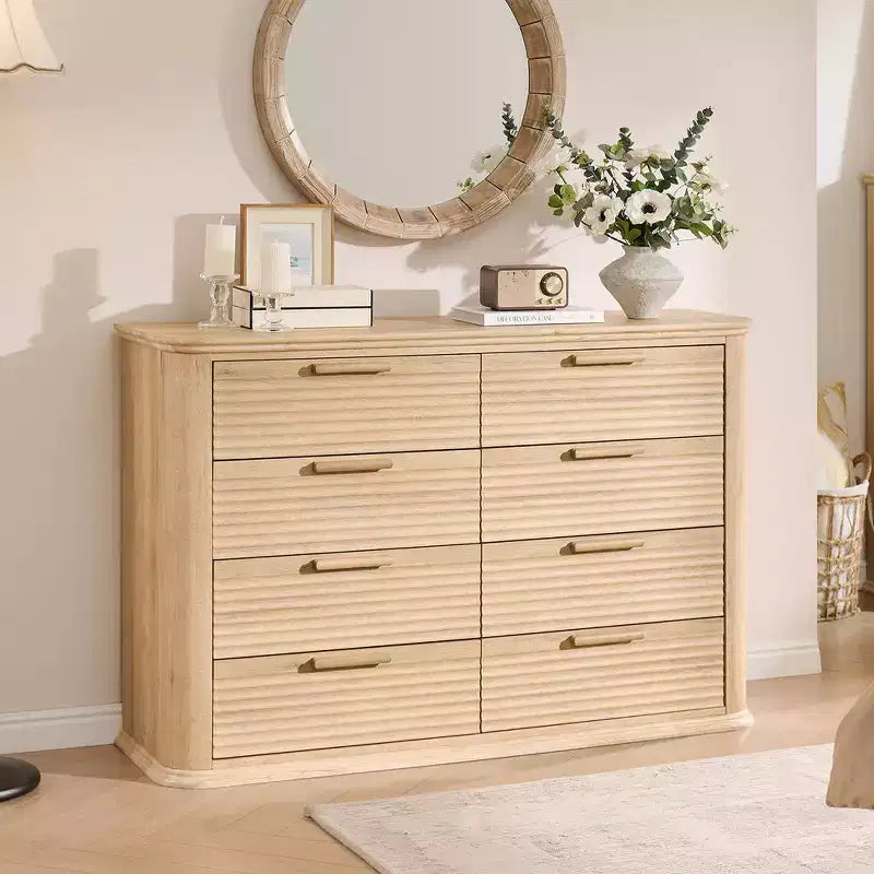 Commode moderne en bois de 132 cm à 8 tiroirs, design cannelé et incurvé pour le rangement dans le salon et le couloir