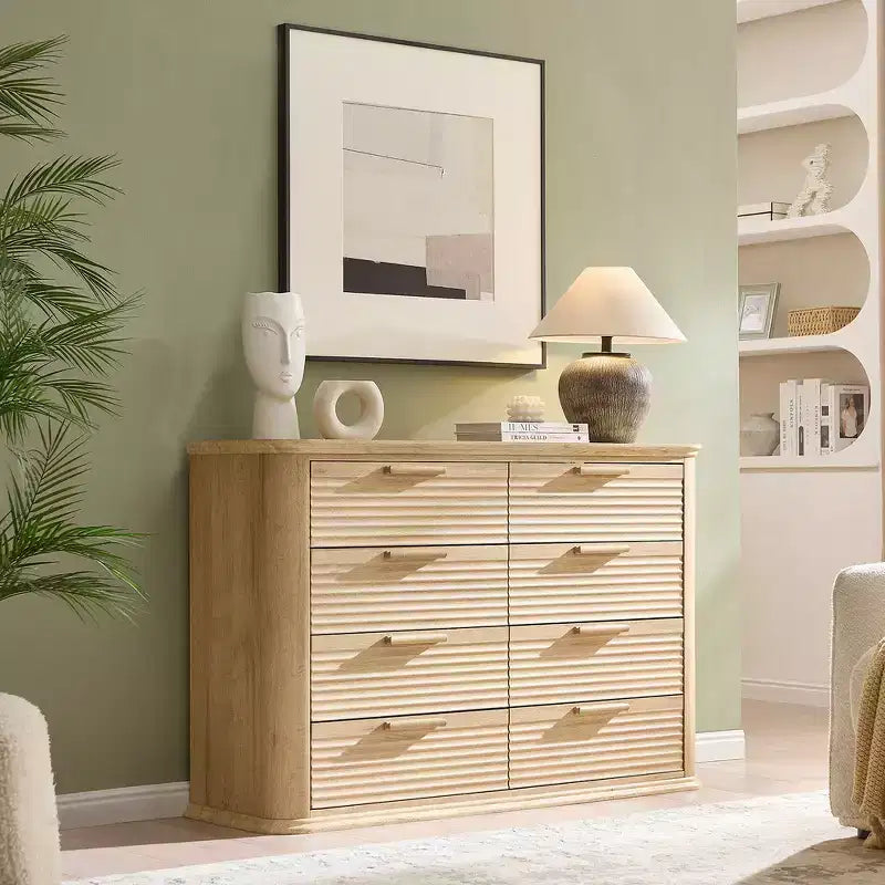 Commode moderne en bois de 132 cm à 8 tiroirs, design cannelé et incurvé pour le rangement dans le salon et le couloir