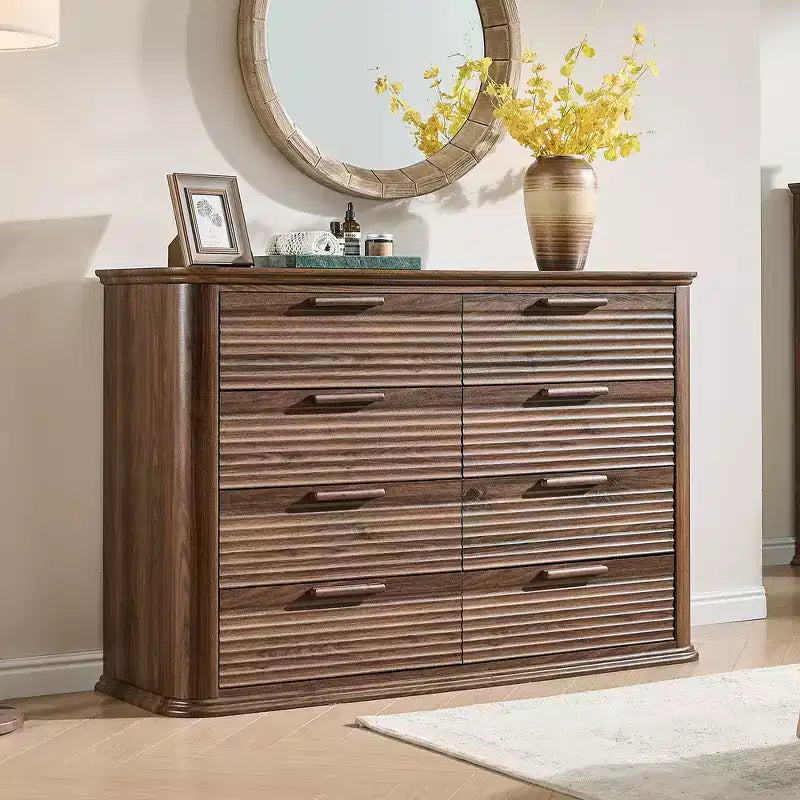 Commode moderne en bois de 132 cm à 8 tiroirs, design cannelé et incurvé pour le rangement dans le salon et le couloir
