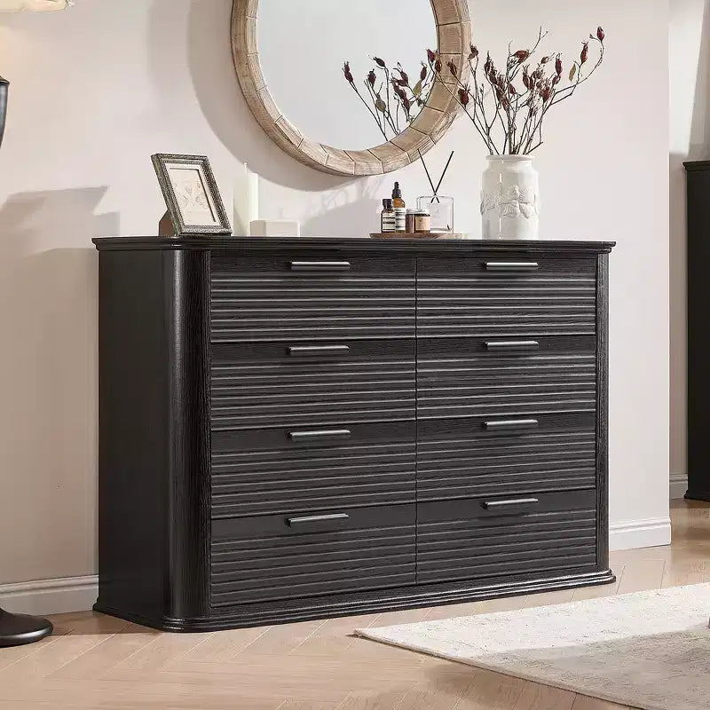 Commode moderne en bois de 132 cm à 8 tiroirs, design cannelé et incurvé pour le rangement dans le salon et le couloir